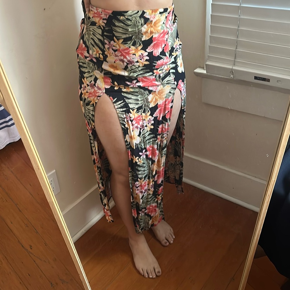 Forever 21  Front Double High Deep Slit Floral Tropical Black Maxi Skirt